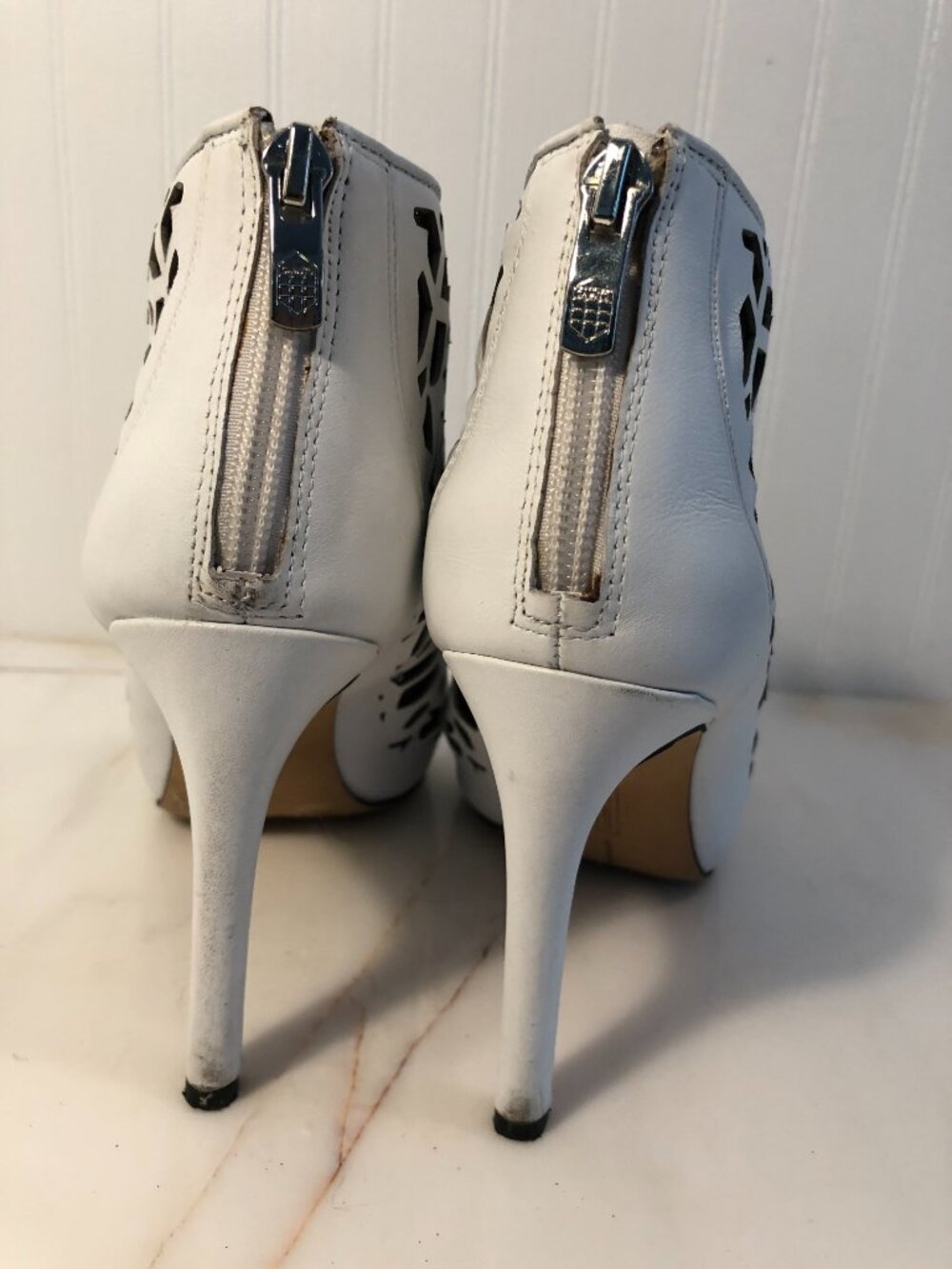 VINCE CAMUTO ANKLE BOOTIES white LEATHER and MESH size 7 1/2 - Picture 3 of 6